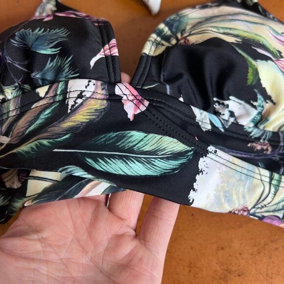 Kona Sol NWT Peak A Boo Band Tie Back Bikini Top Black Tropical Size S(4-6) - Picture 3 of 11